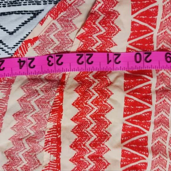 Rose & Thyme Orange/Red & Ivory Shirt Sleeved Shirt w/ Keyhole opening in back - Picture 7 of 9